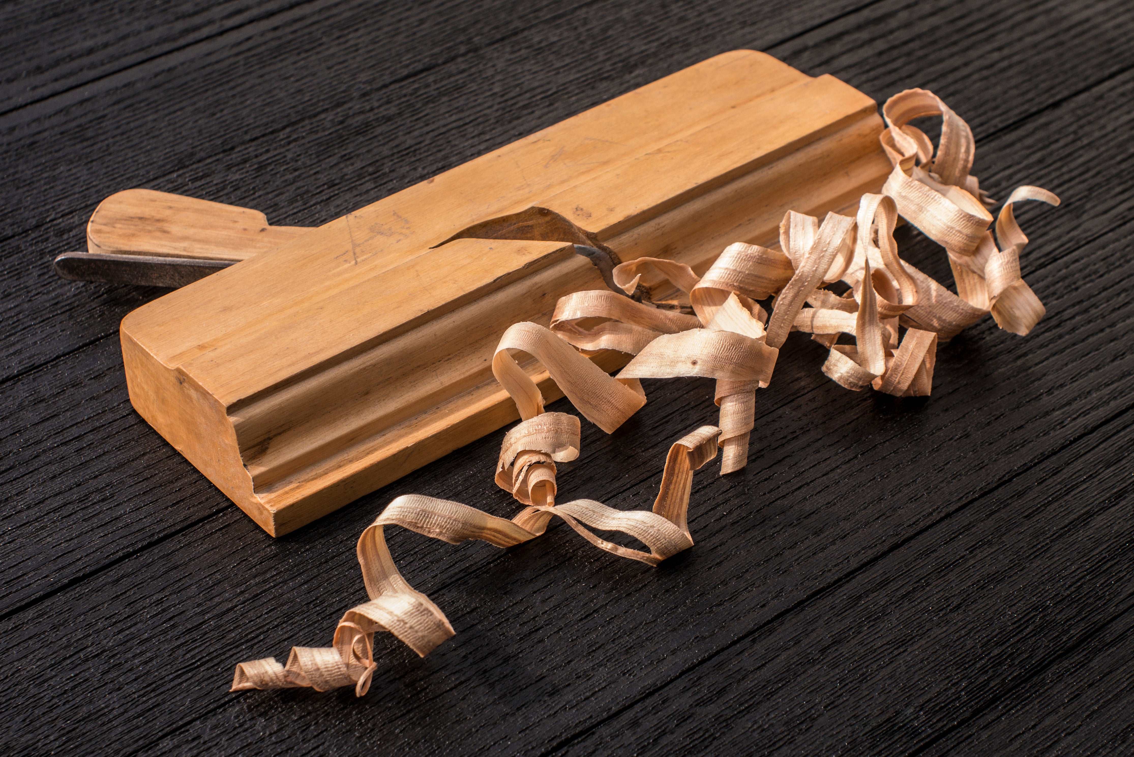 wood-shavings-on-
